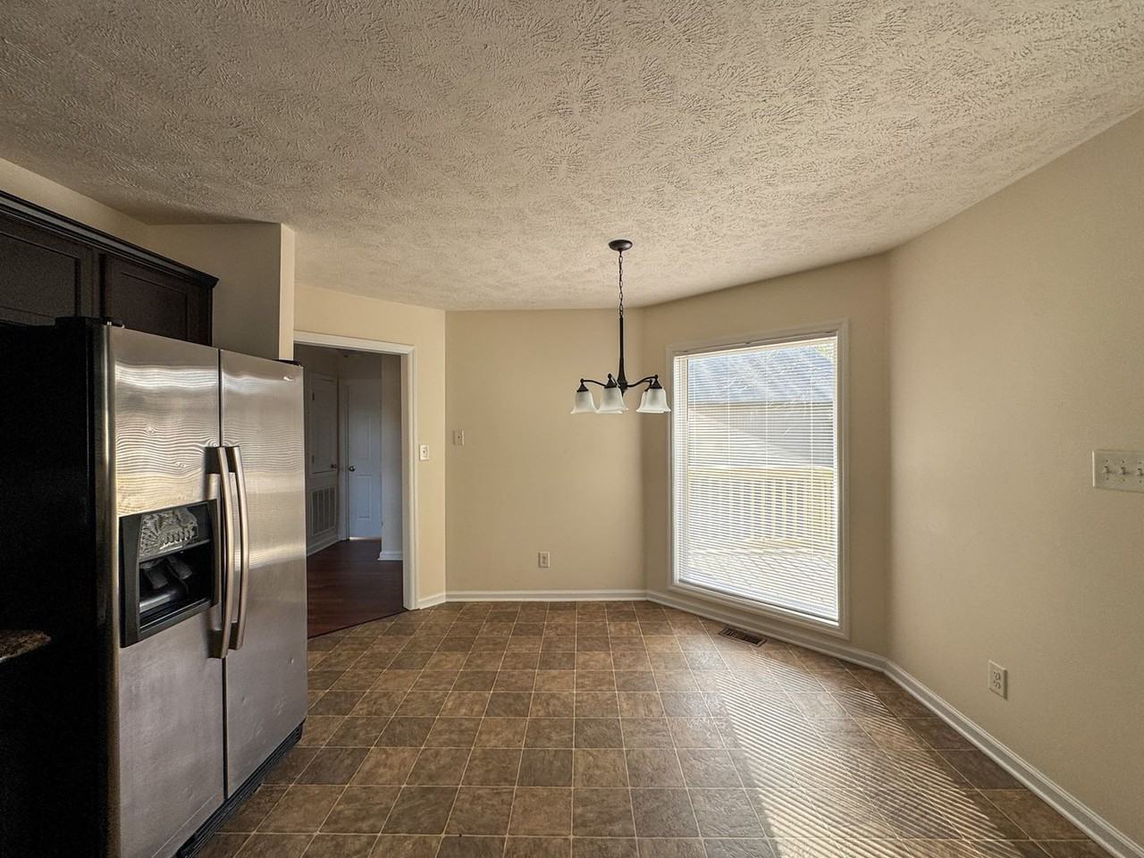 3560 Hastings Dr - Photo 5 of 16