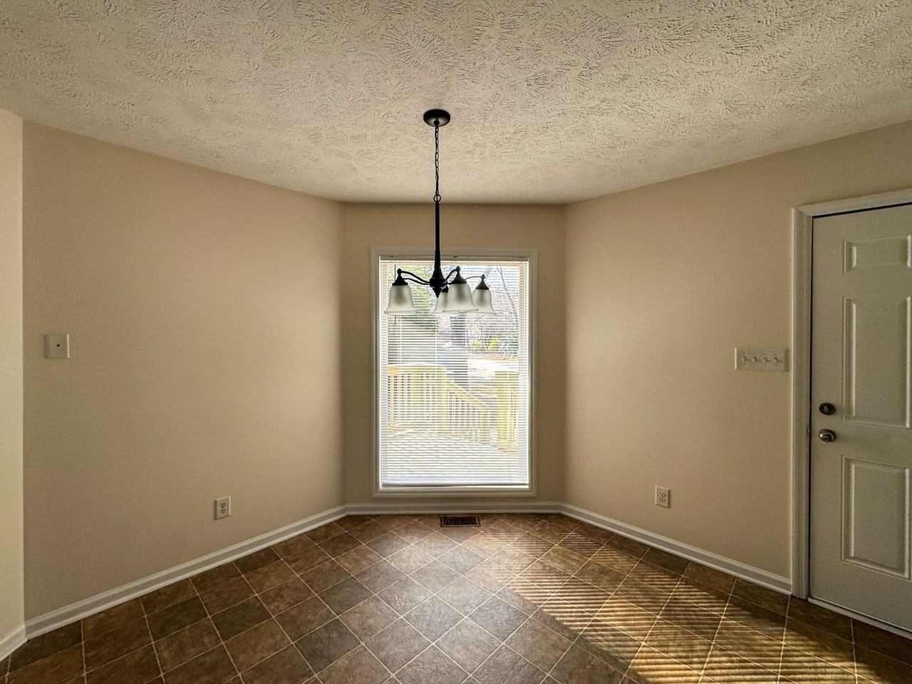 3560 Hastings Dr - Photo 6 of 16