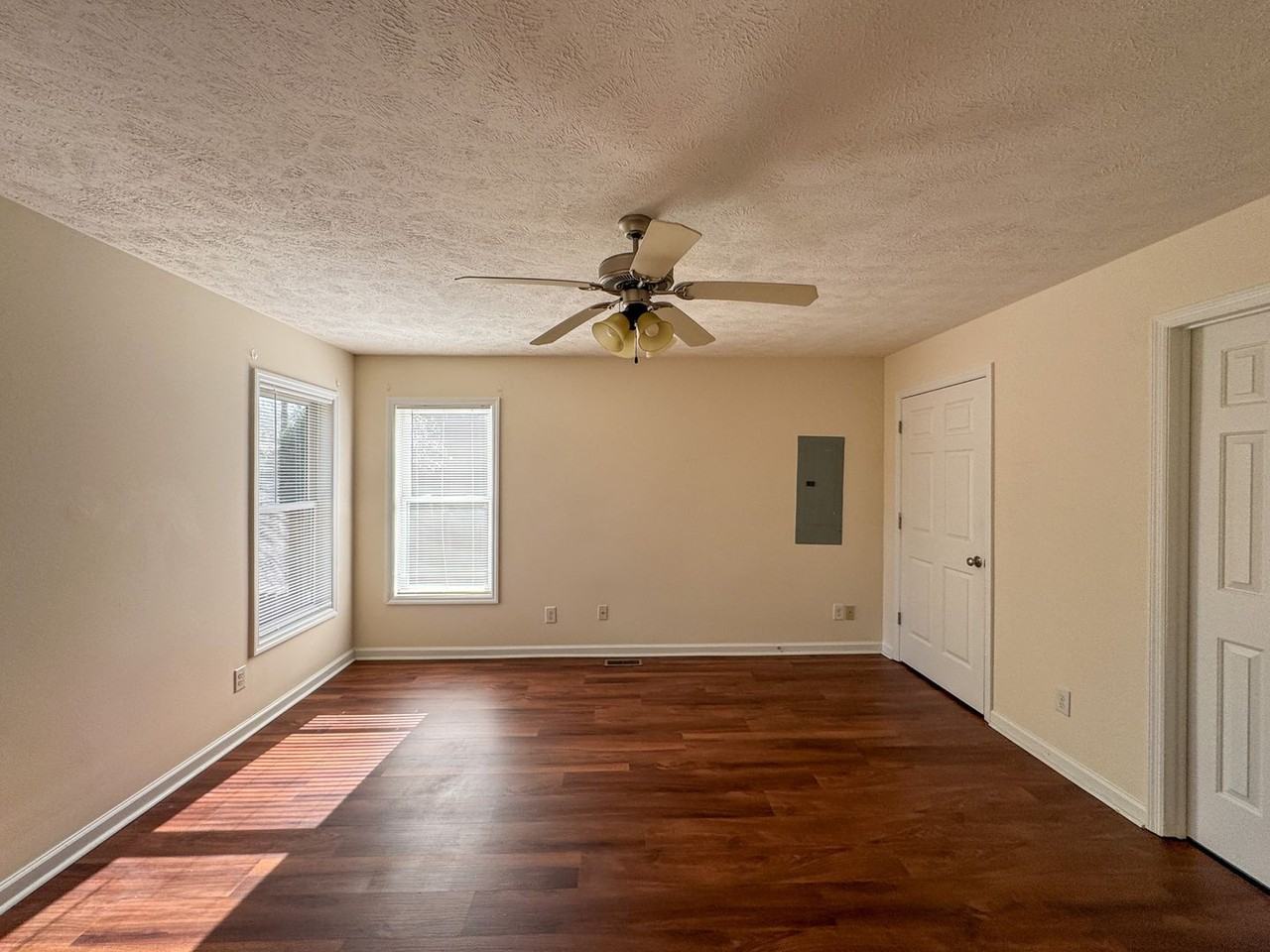 3560 Hastings Dr - Photo 7 of 16