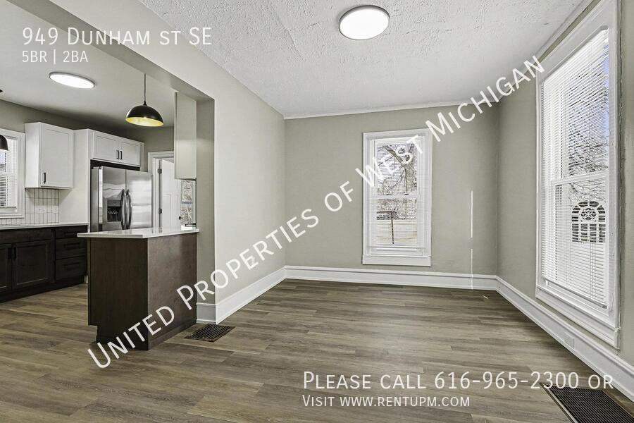 949 Dunham St Se - Photo 4 of 17