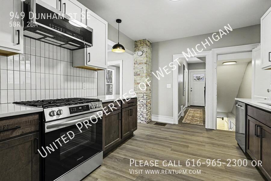 949 Dunham St Se - Photo 6 of 17