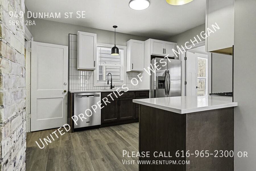 949 Dunham St Se - Photo 7 of 17