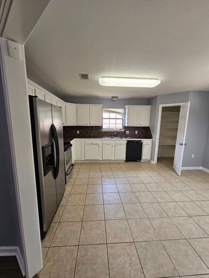 234 Autumnwood Dr - Photo 5 of 33