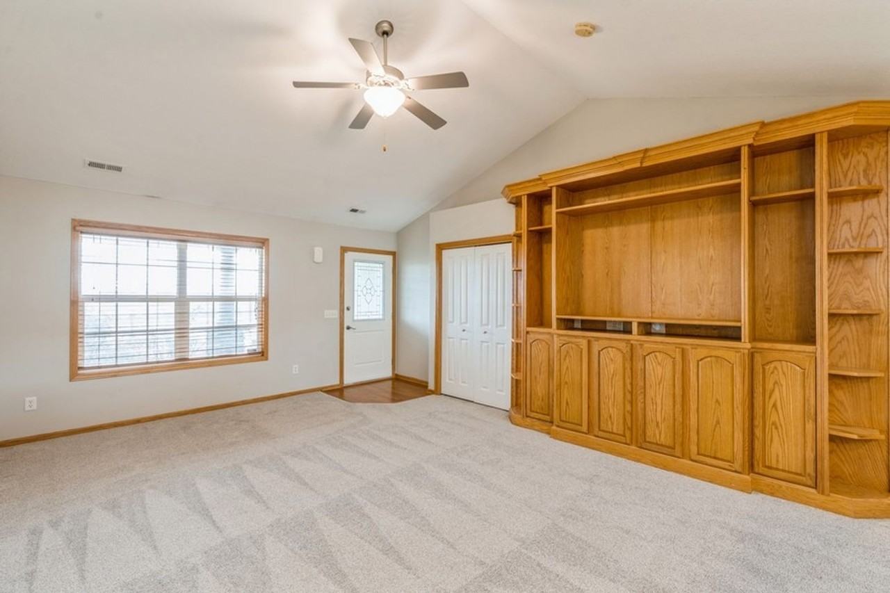 425 W Wright Rd - Photo 2 of 16