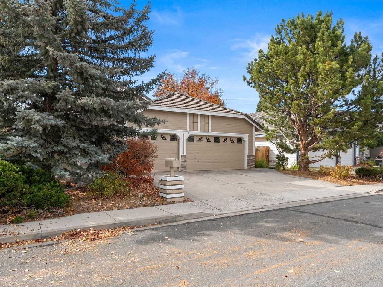 6165 Greenbrook Dr - Photo 3 of 42