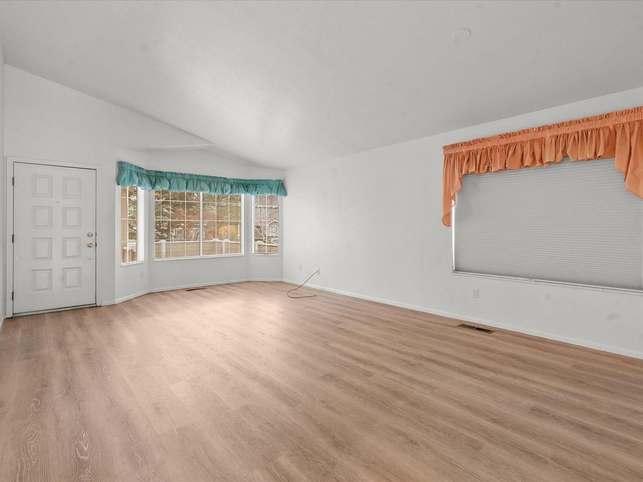 6165 Greenbrook Dr - Photo 7 of 42