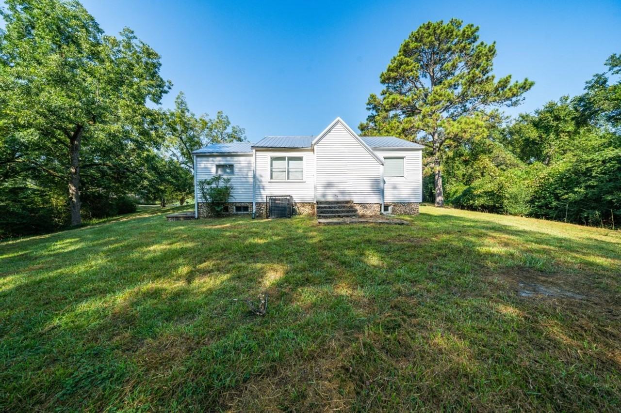 1651 Millie St - Photo 3 of 27