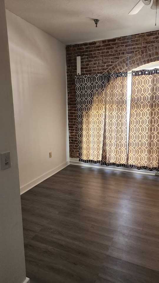 101 W Oak St - Photo 3 of 14