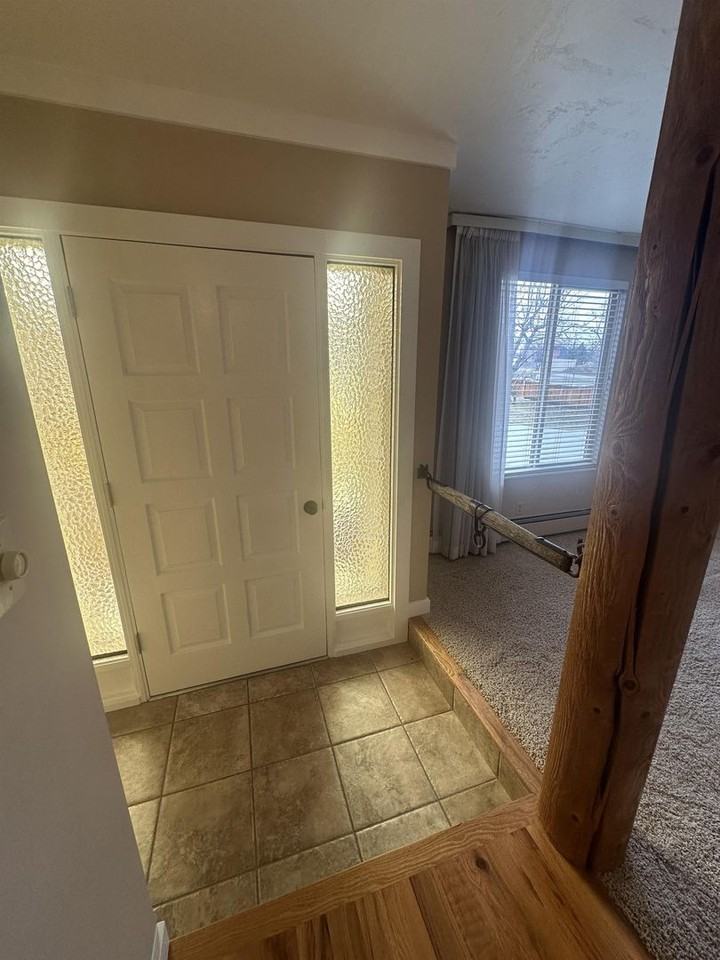 835 E Canyon Breeze Ln - Photo 3 of 28