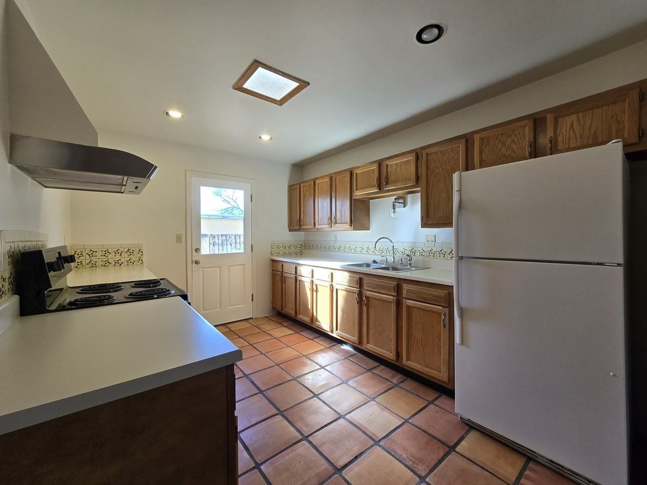 522 Juniper Dr Apt B - Photo 2 of 19