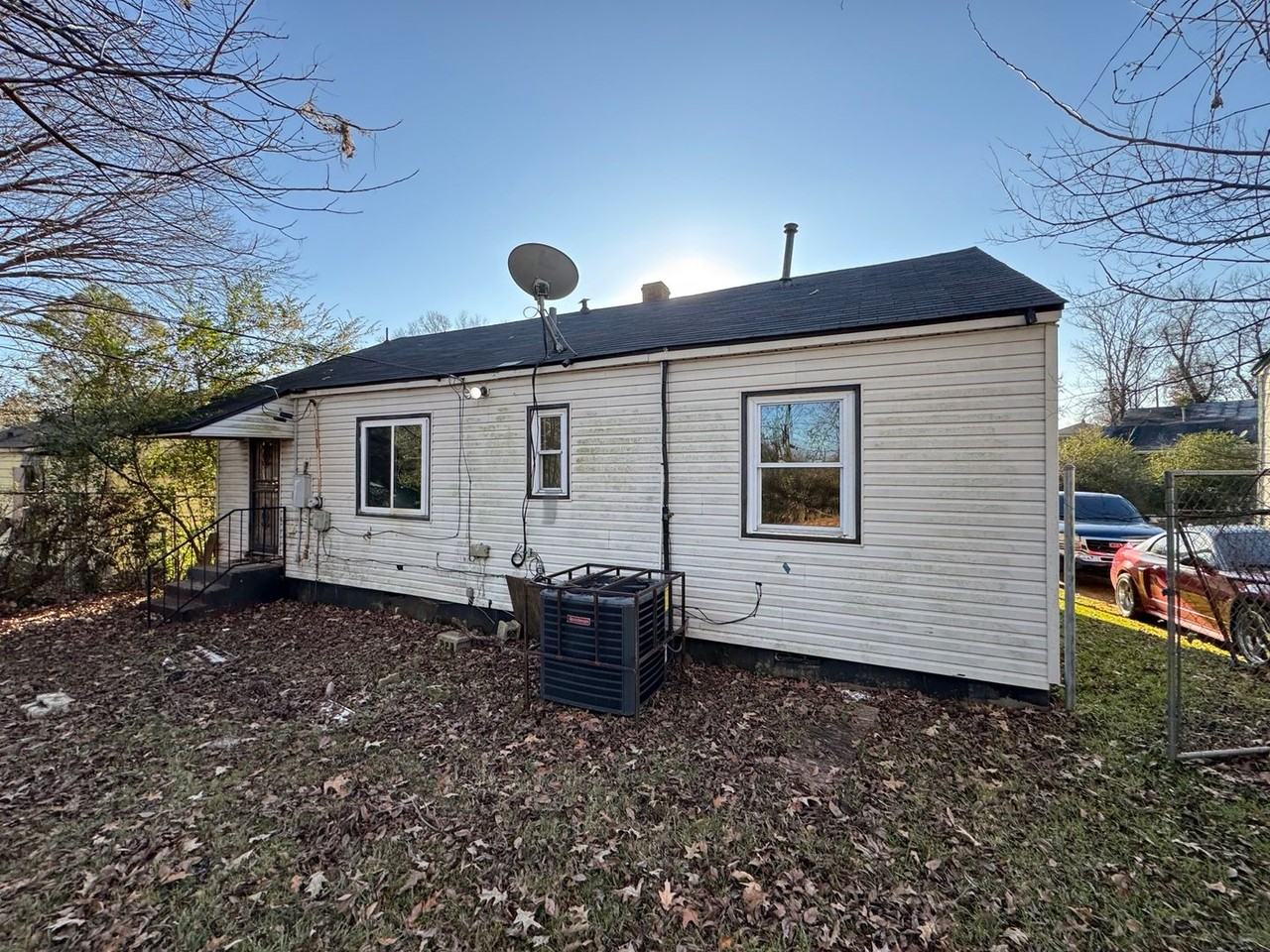 784 Cherokee Ave - Photo 2 of 10