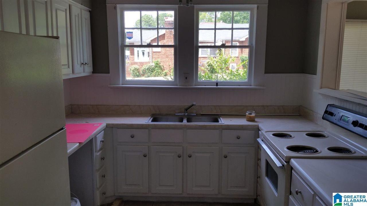 1731 Exeter Ave - Photo 2 of 6