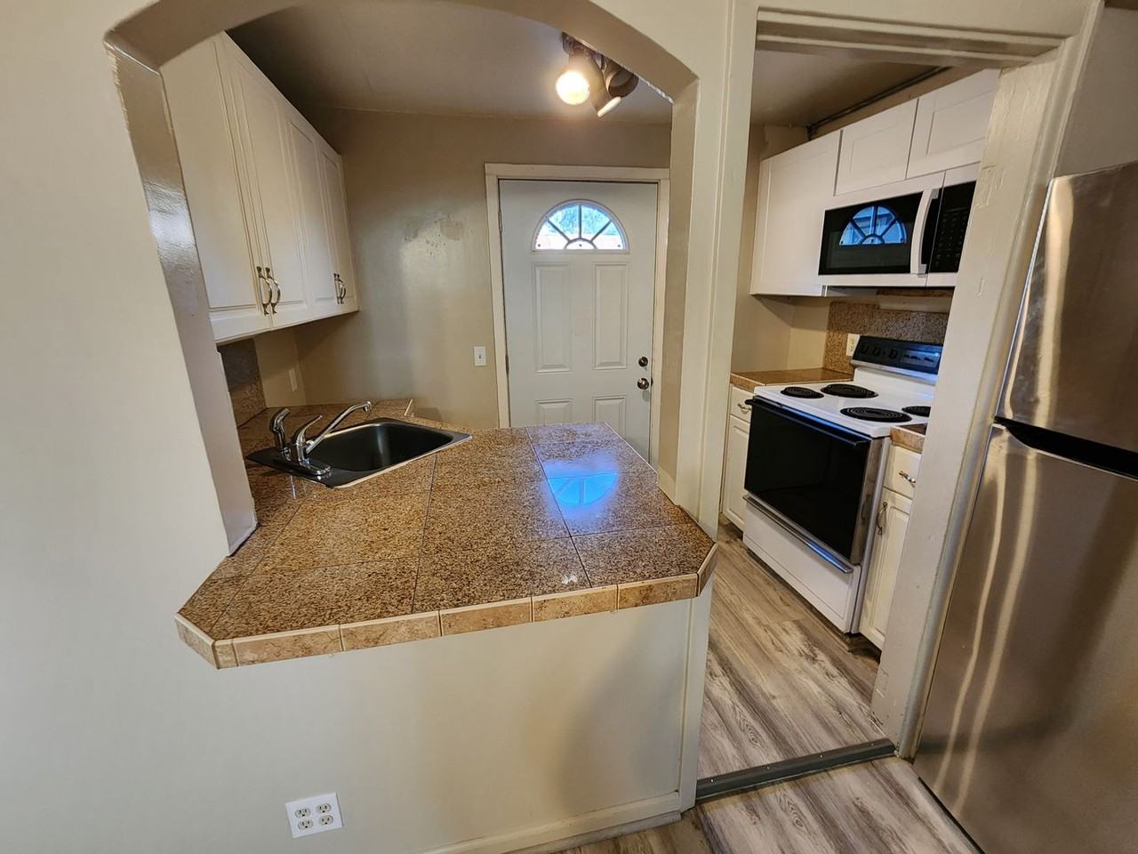 833 W 4th Ave - Photo 5 of 11