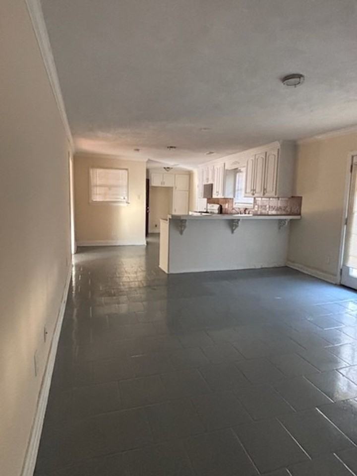 304 Catalina Cir - Photo 7 of 16