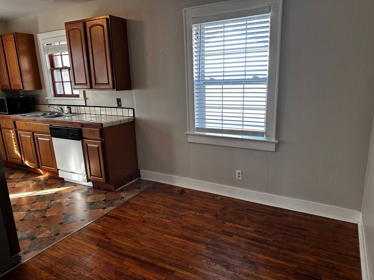 2915 Glenmeade Dr - Photo 4 of 12