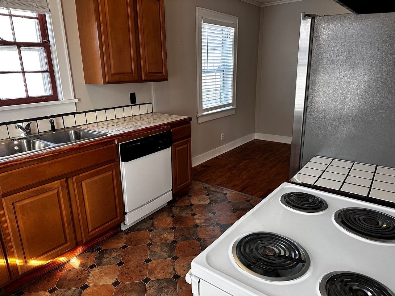 2915 Glenmeade Dr - Photo 5 of 12