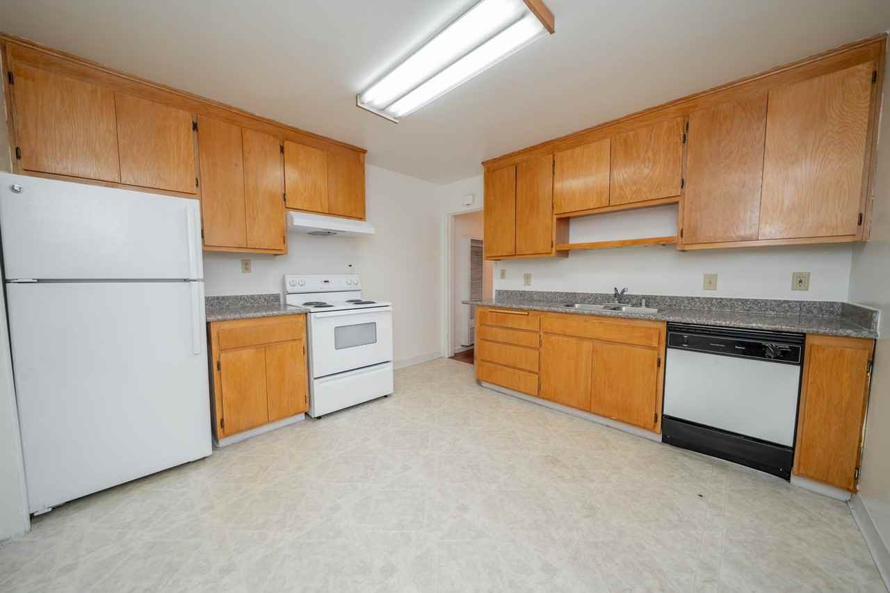 18291 Meekland Ave - Photo 4 of 21