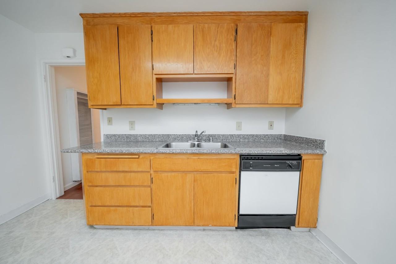 18291 Meekland Ave - Photo 6 of 21