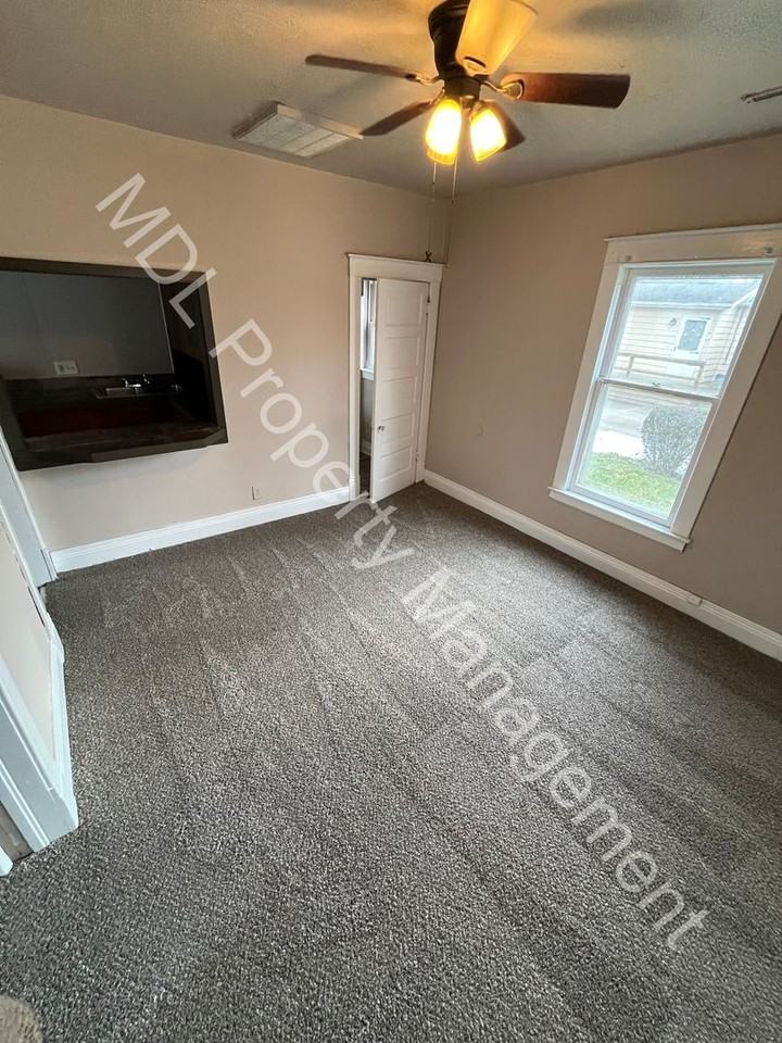 2322 Durand St - Photo 2 of 7