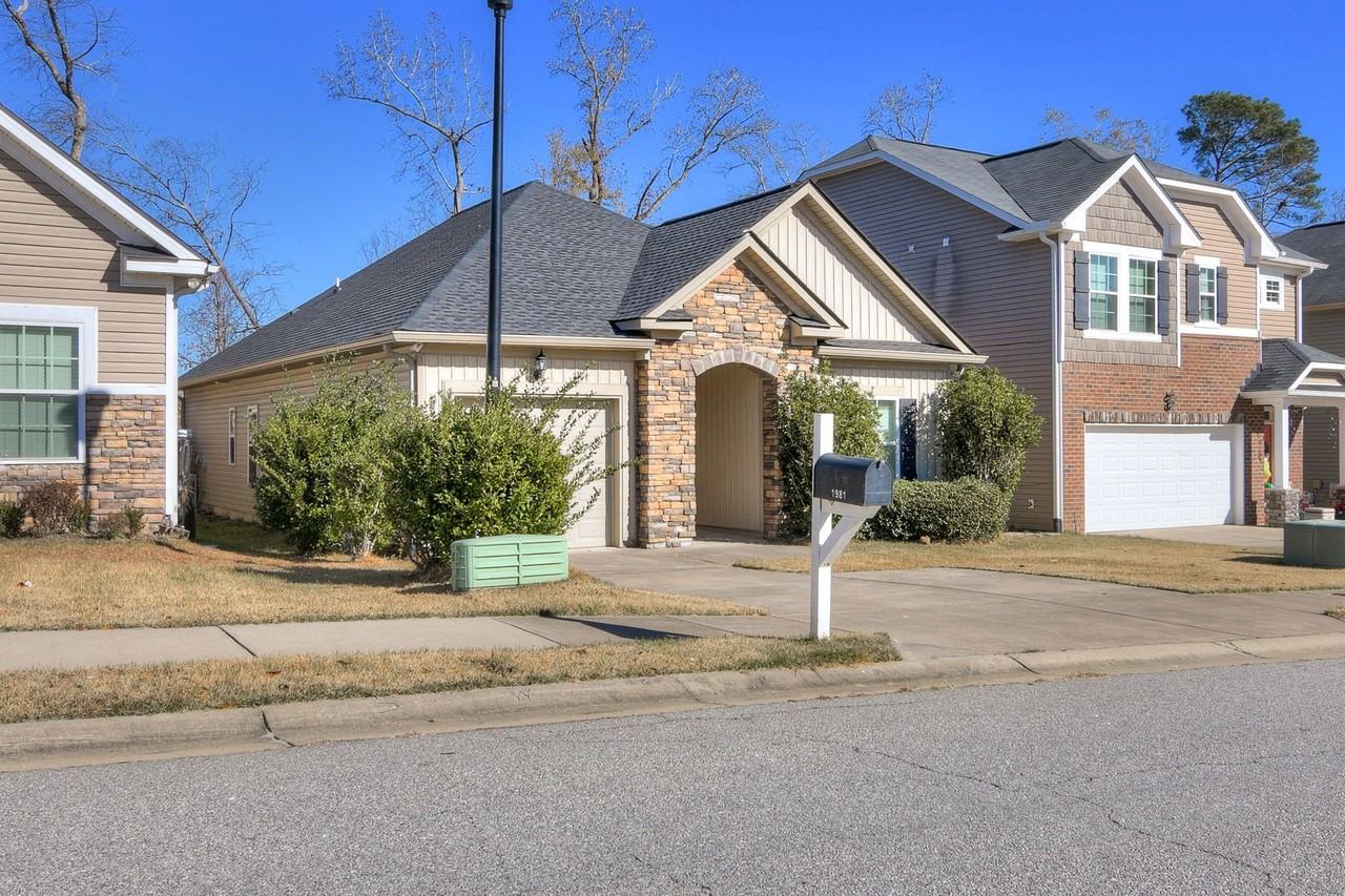 1981 Kenlock Dr - Photo 3 of 28