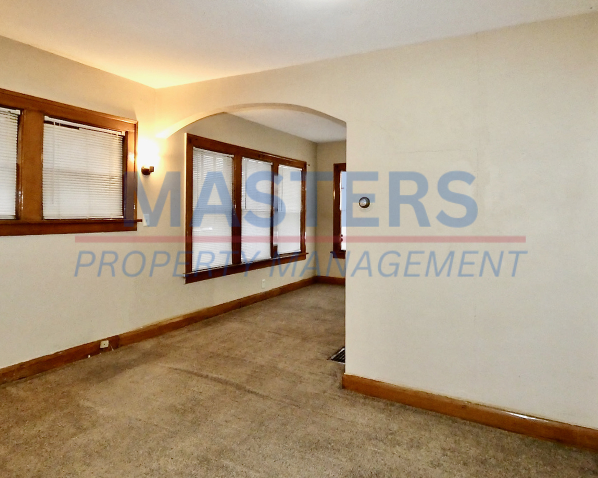 1133 Parkside Blvd - Photo 4 of 16