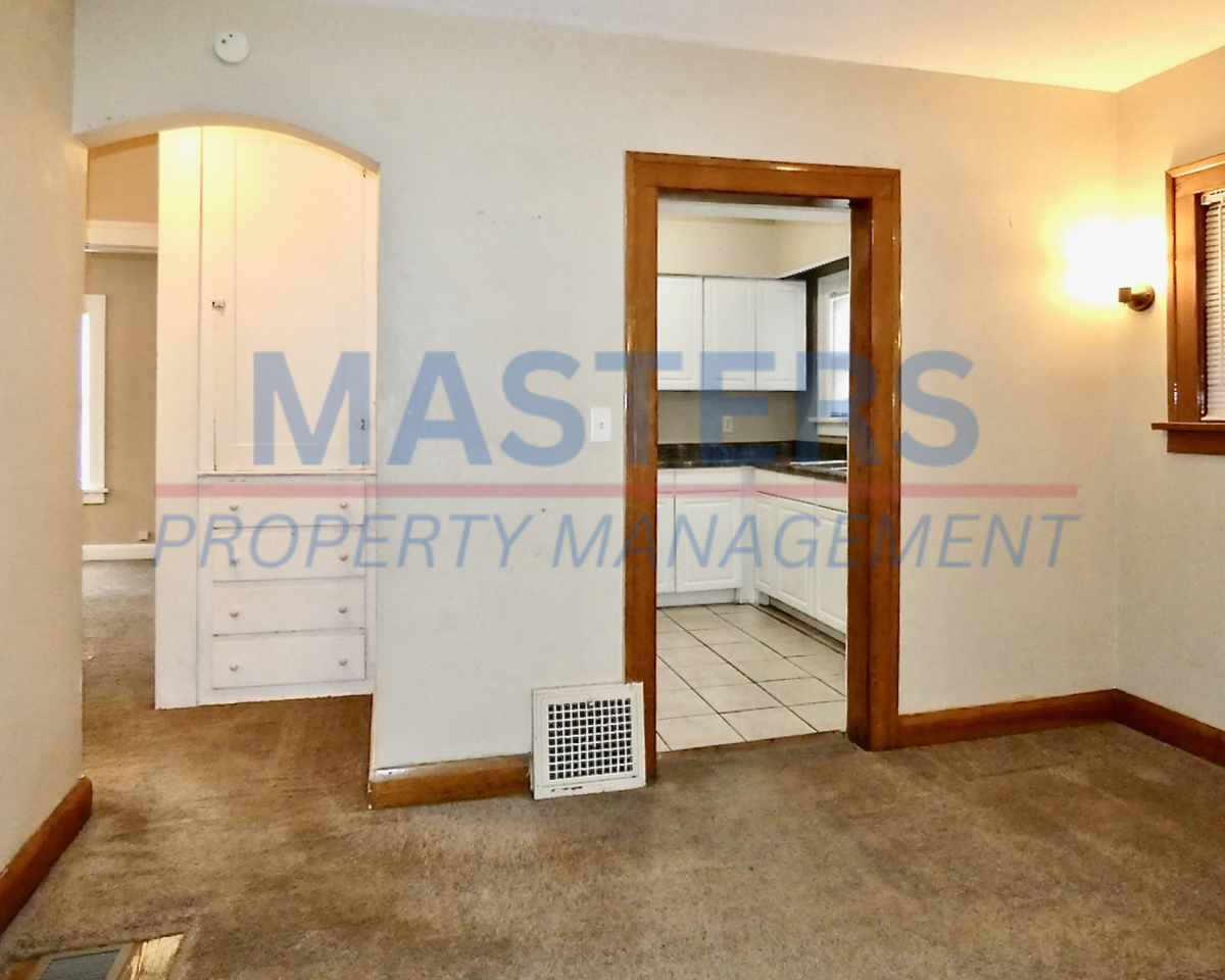 1133 Parkside Blvd - Photo 5 of 16