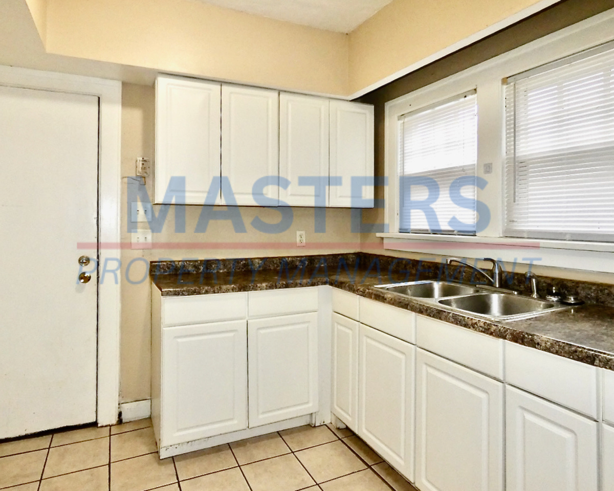 1133 Parkside Blvd - Photo 6 of 16