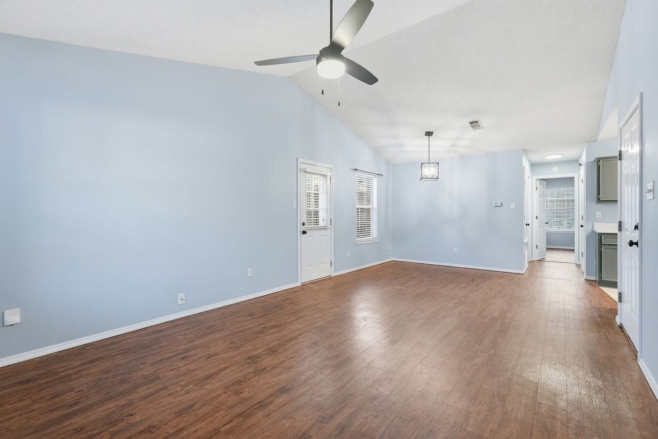 1201 Copper Creek Dr - Photo 3 of 22