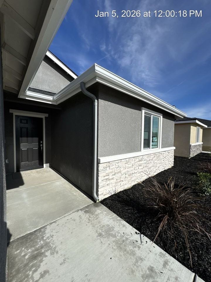 7064 W Wren Ave - Photo 2 of 40