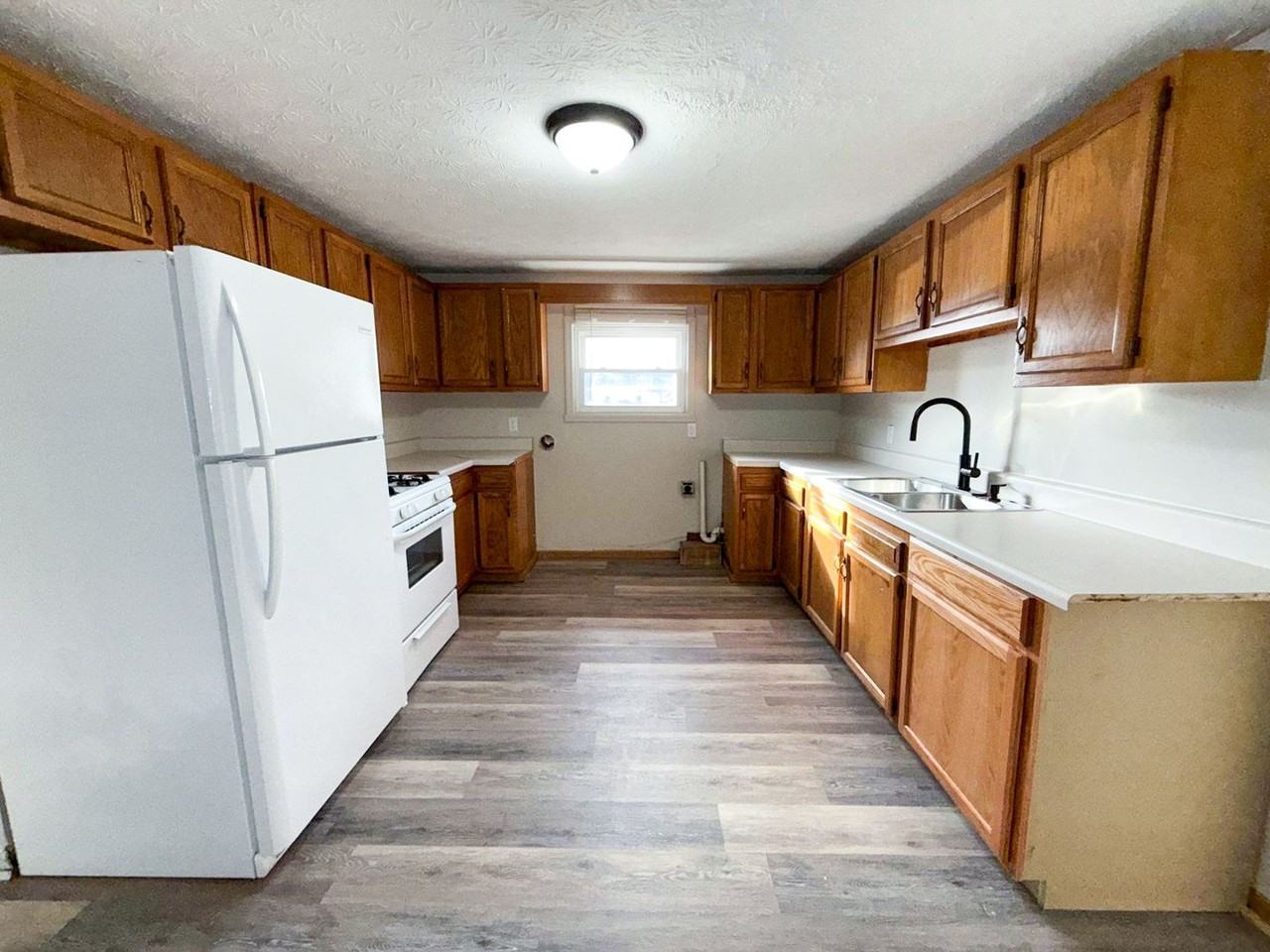 1712 Little Ave - Photo 2 of 17