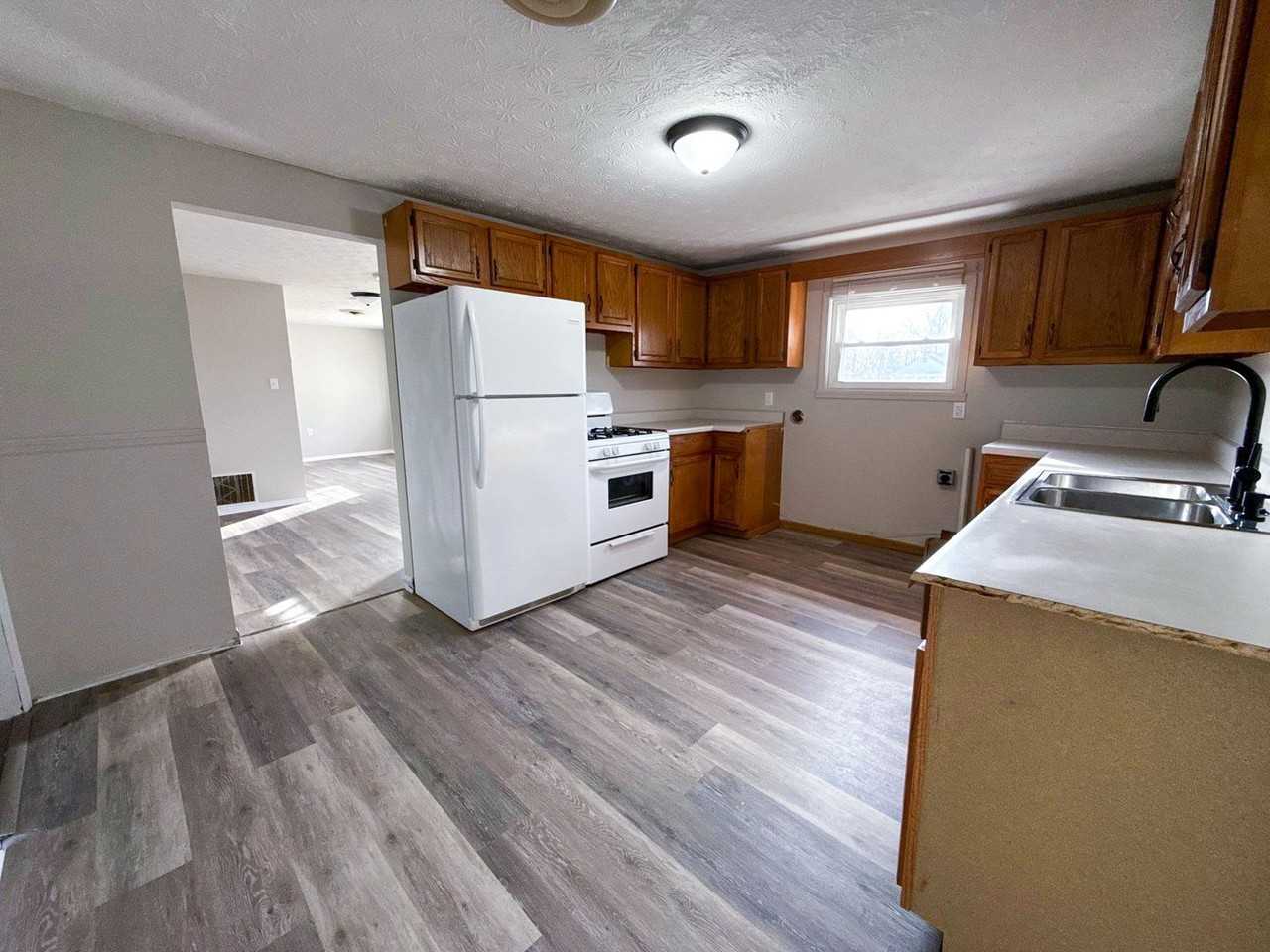 1712 Little Ave - Photo 3 of 17