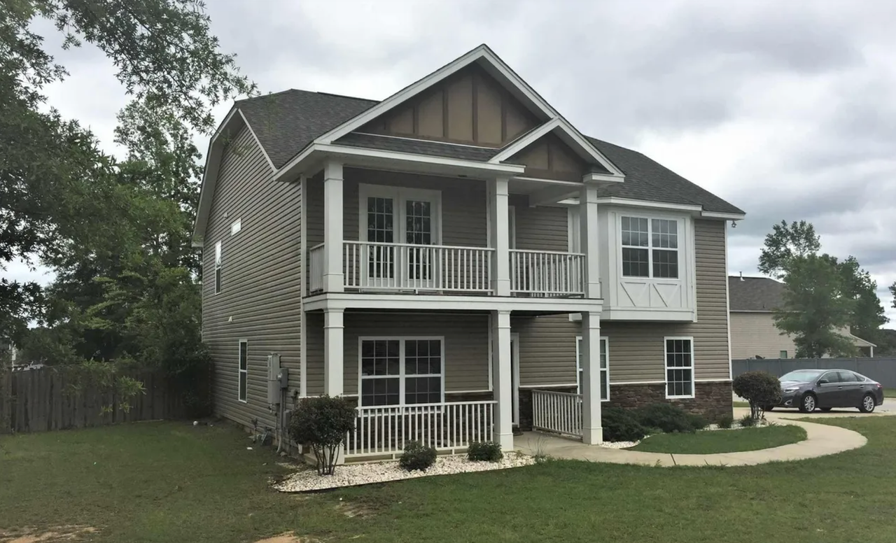 985 Farnsworth Dr - Photo 2 of 19