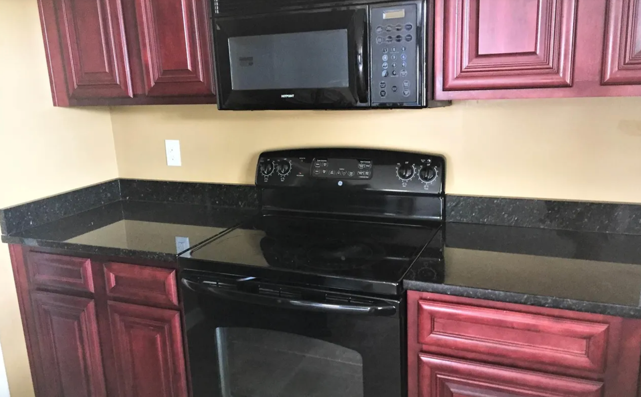 985 Farnsworth Dr - Photo 5 of 19