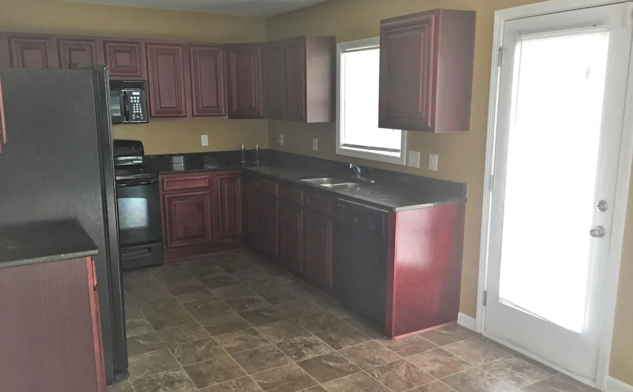 985 Farnsworth Dr - Photo 6 of 19