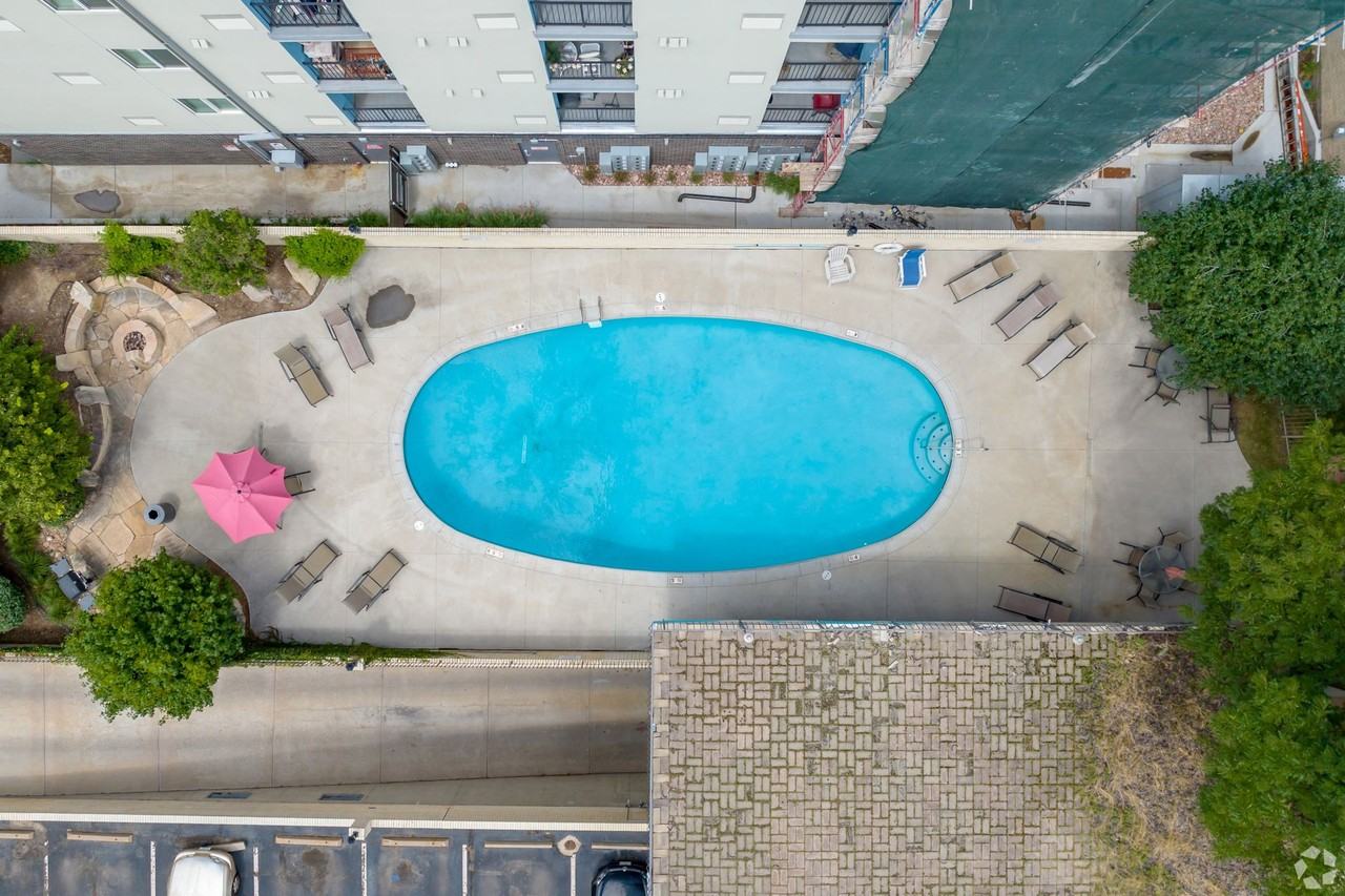 The Irving Apartments - Photo 2 of 8