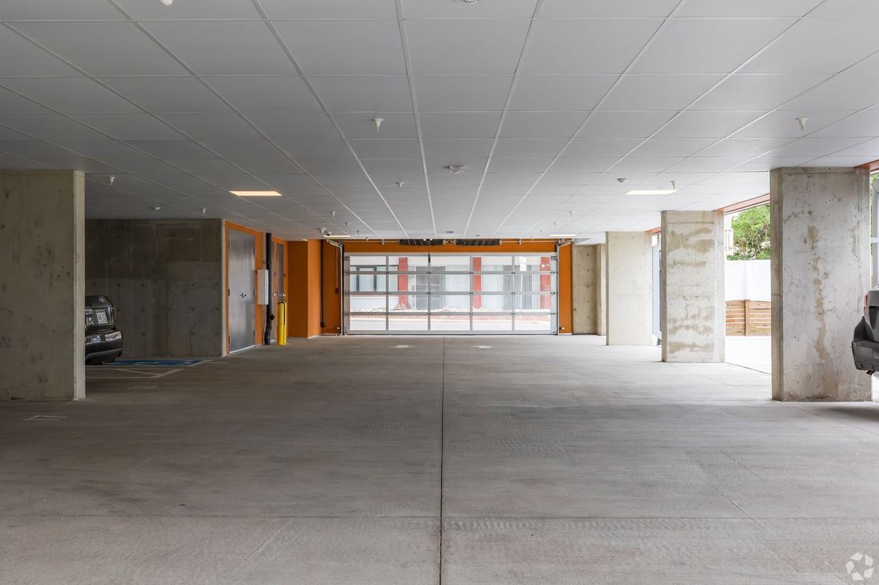 The Irving Apartments - Photo 7 of 11