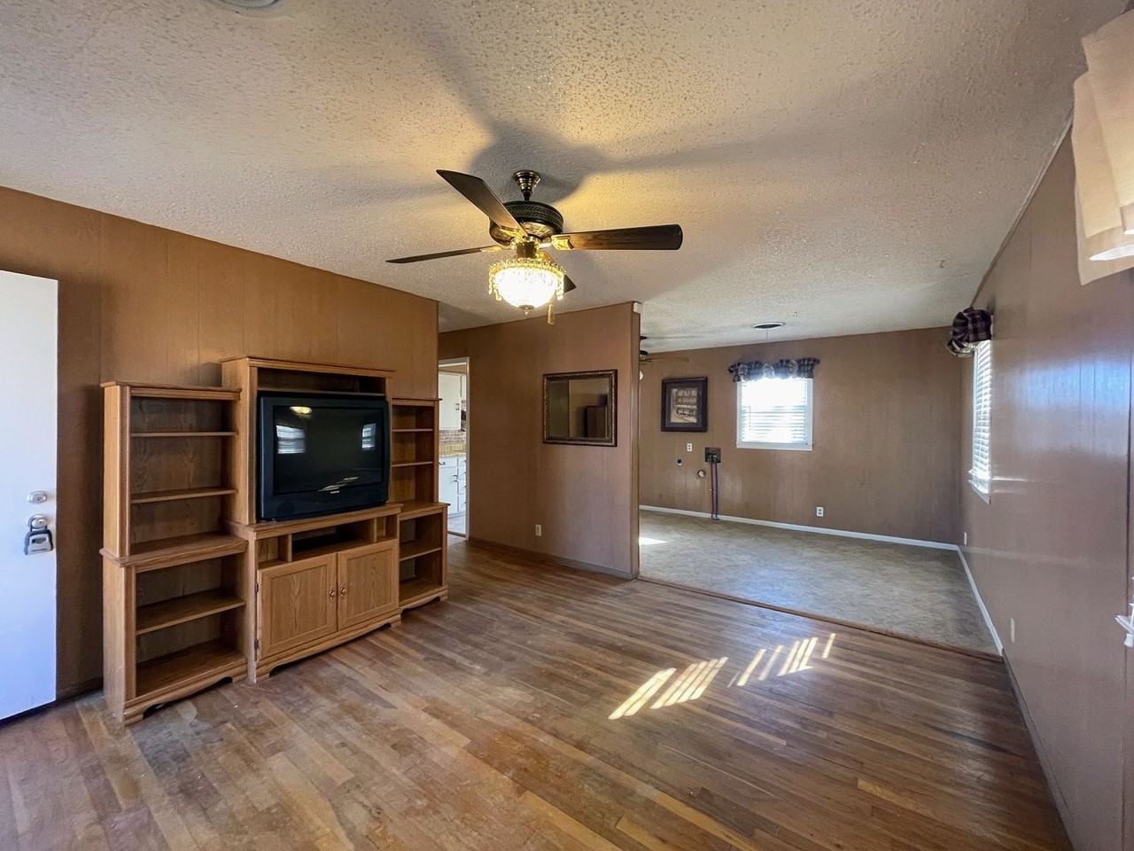 1105 S 12th St - Photo 4 of 15