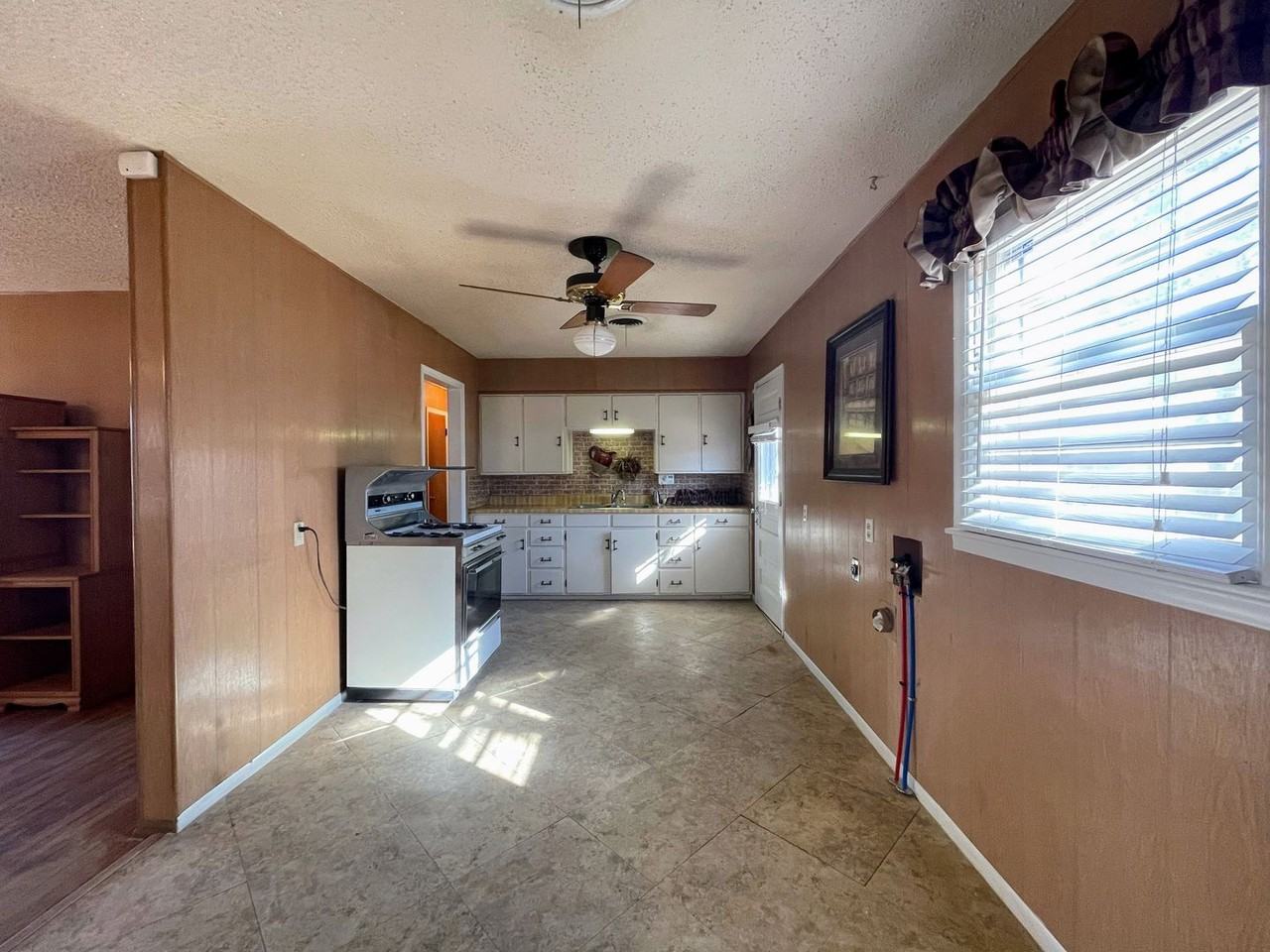 1105 S 12th St - Photo 5 of 15