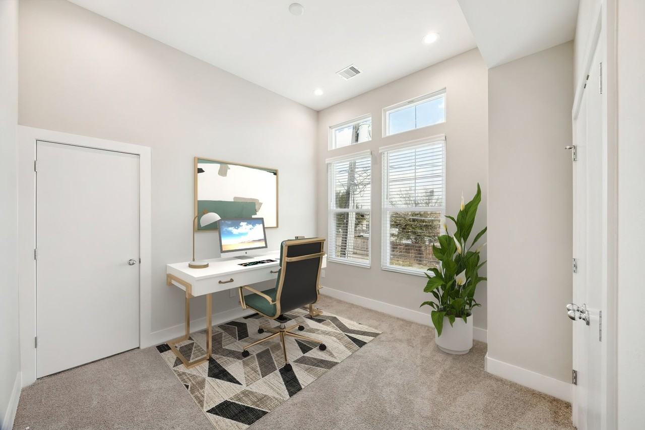 8664 Easthaven Blvd - Photo 2 of 18