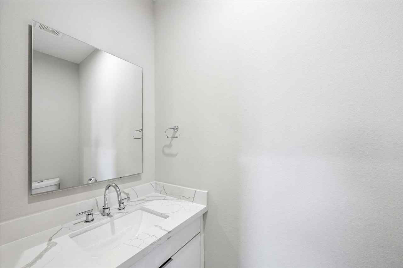 8664 Easthaven Blvd - Photo 7 of 18