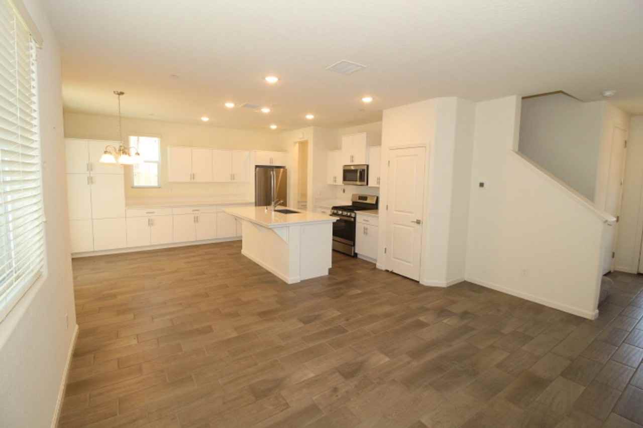 651 Farmhouse Ln - Photo 2 of 16