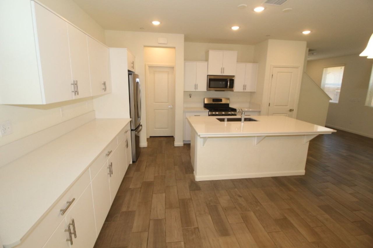 651 Farmhouse Ln - Photo 3 of 16