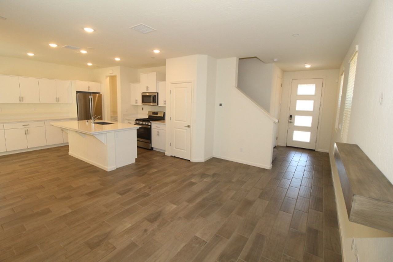 651 Farmhouse Ln - Photo 4 of 16