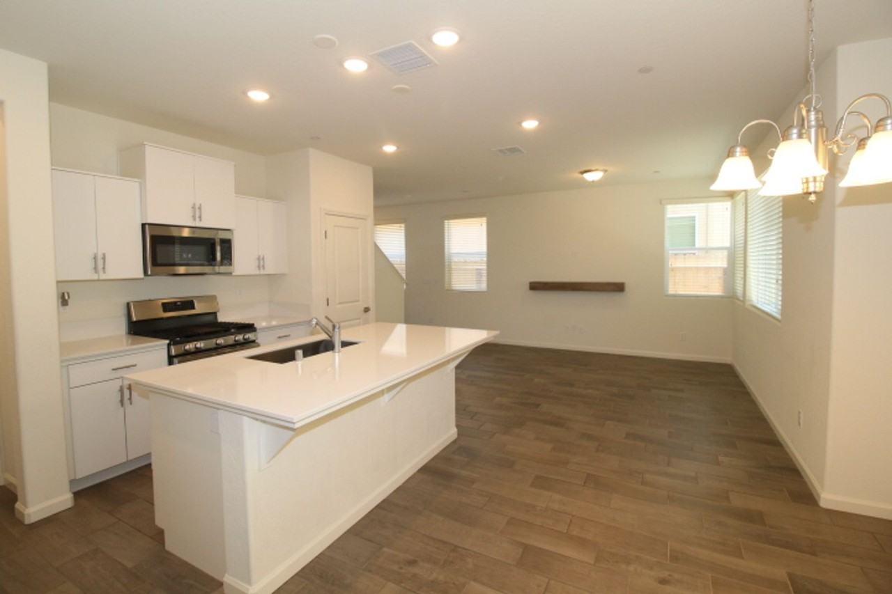 651 Farmhouse Ln - Photo 7 of 16