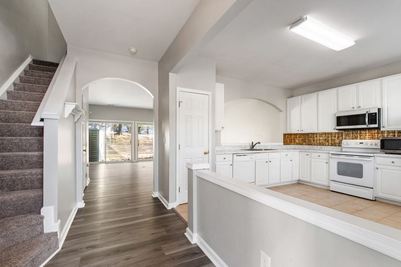 410 Hickory Meadow Cir - Photo 5 of 37