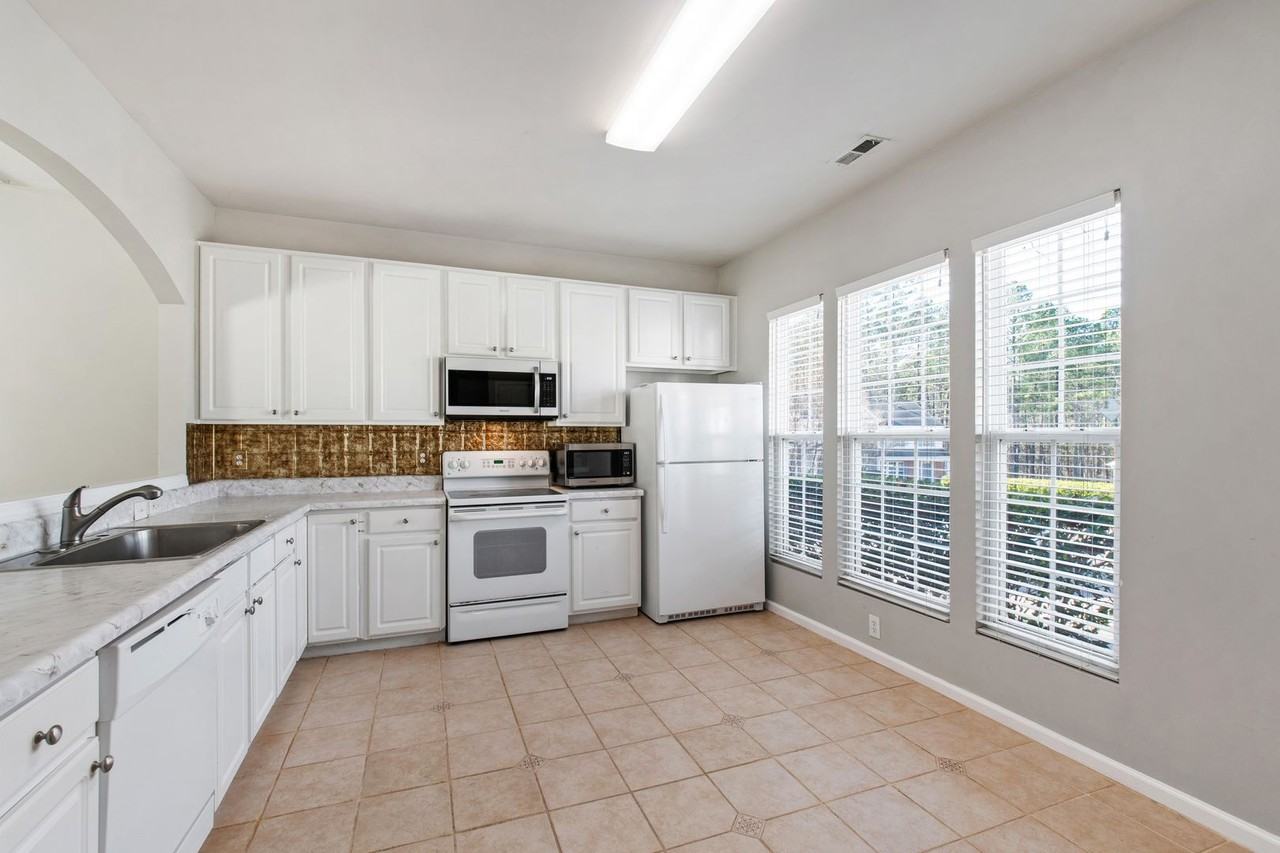 410 Hickory Meadow Cir - Photo 6 of 37