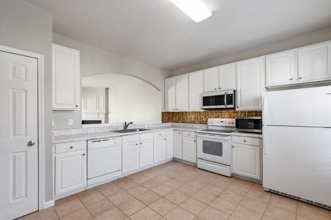 410 Hickory Meadow Cir - Photo 7 of 37