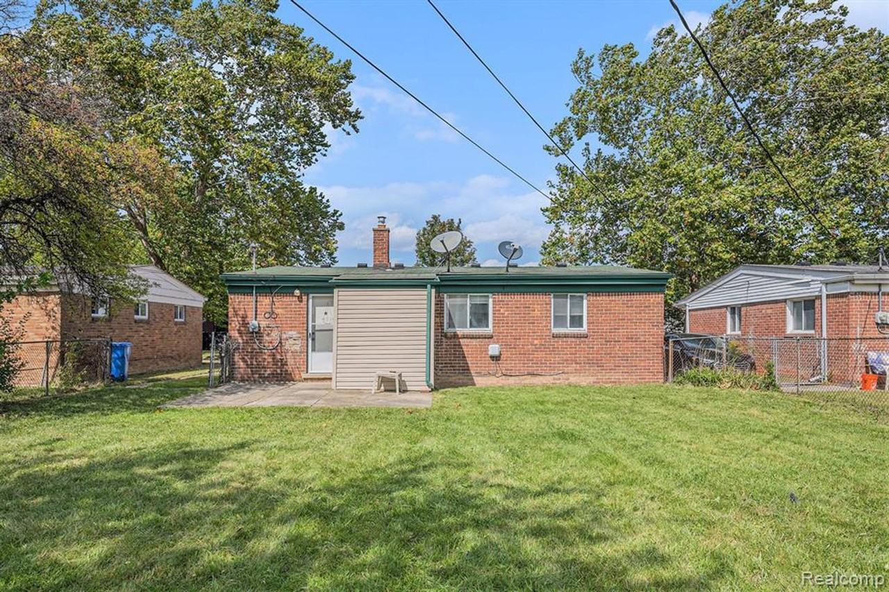 29119 York St - Photo 3 of 19