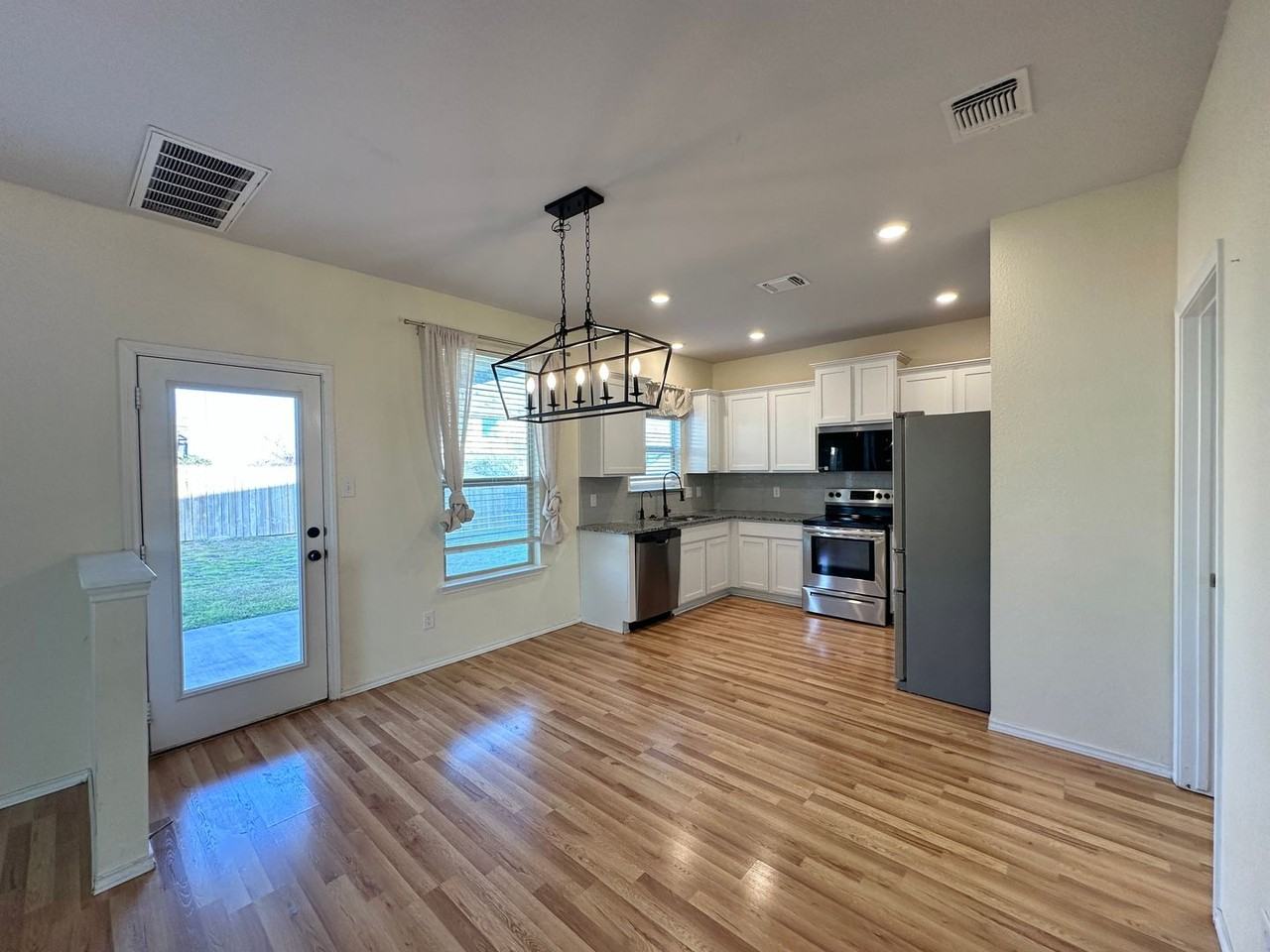 3705 Brunswick Dr - Photo 6 of 31