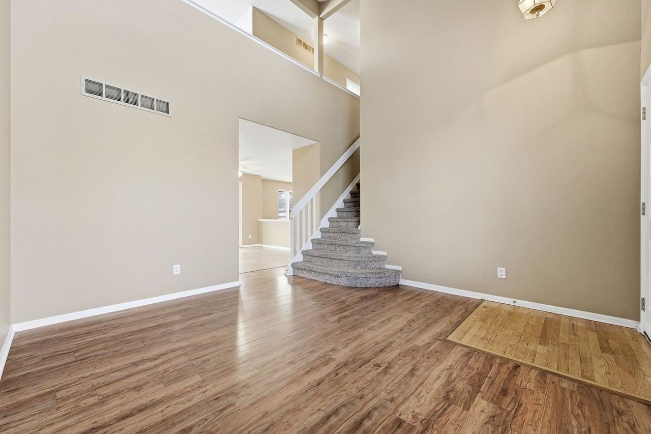 5578 S Valdai St - Photo 4 of 36